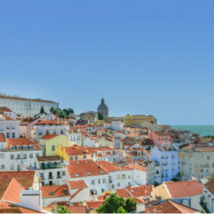 How does the private healthcare system work in Portugal?